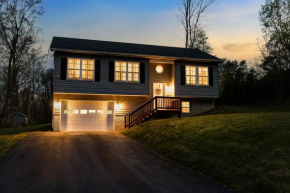 Charming Family-Friendly Cabin with Cozy Fireplace